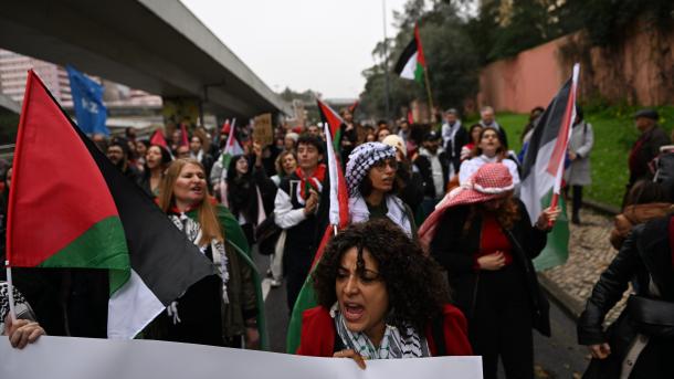 Tiltakoznak Izrael gázai támadásai ellen számos országban | TRT Magyar