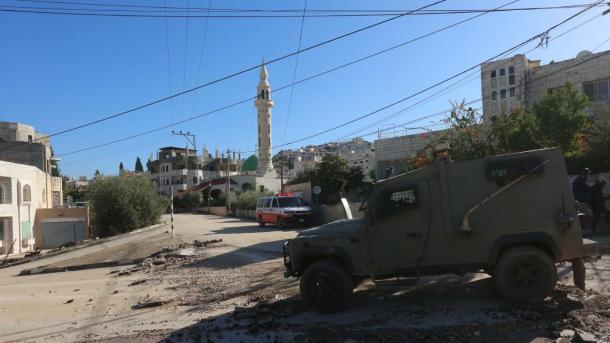 Izrael 35 palesztint vett őrizetbe a megszállt Ciszjordániában végrehajtott razziák során | TRT Magyar