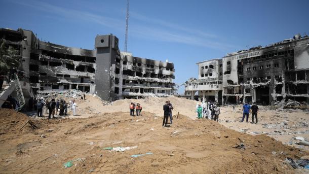 Izrael tovább bombázza a menekülttáborokat a Gázai övezetben | TRT Magyar