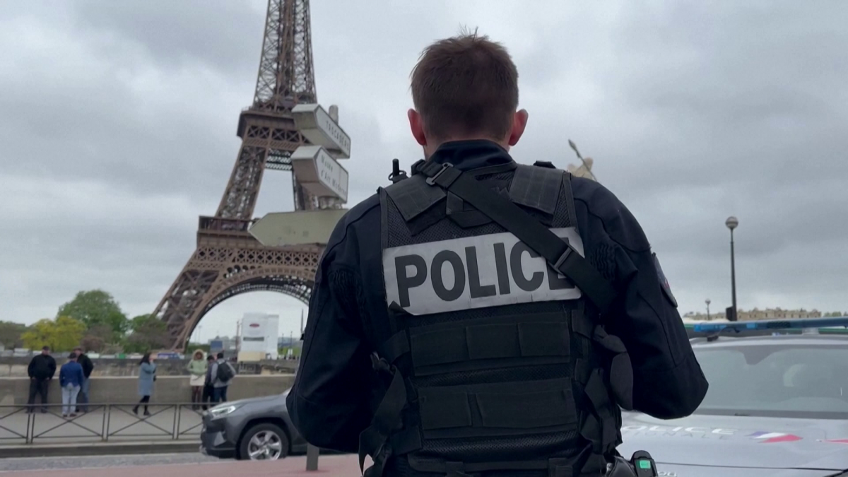 Letartóztatta a párizsi rendőrség a robbantással fenyegetőző férfit + videó