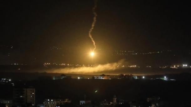 Izrael légitámadást hajtott végre egy damaszkuszi katonai ellenőrző pont ellen | TRT Magyar